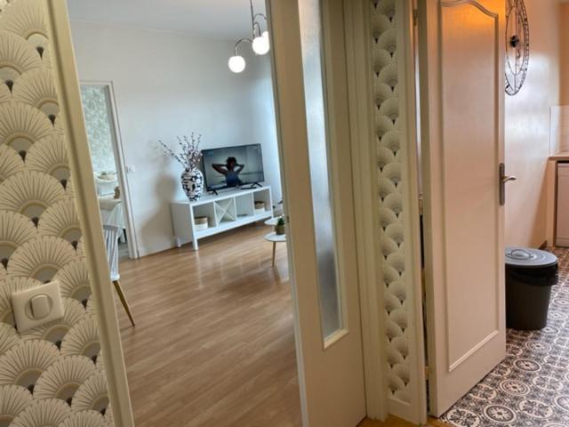 Le 21 Apartment Еперне Екстериор снимка