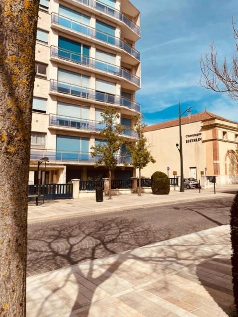 Le 21 Apartment Еперне Екстериор снимка